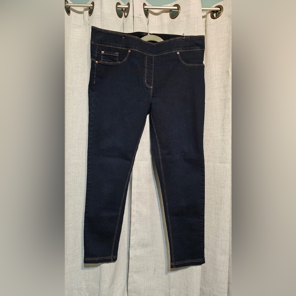 Black Skinny Jeans with Sleek Fit